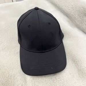 black lululemon hat